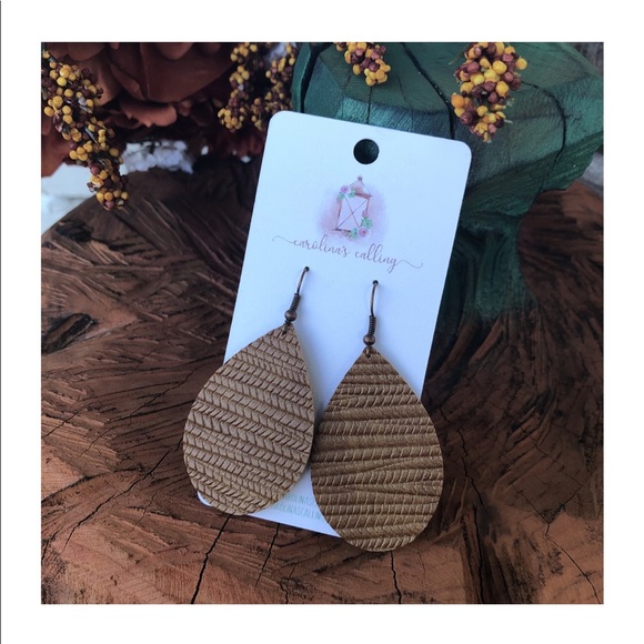 Textured Faux Leather Earrings - Picture 5 of 5